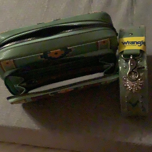 Wrangler Southwestern Printed Purse - Picture 3 of 4